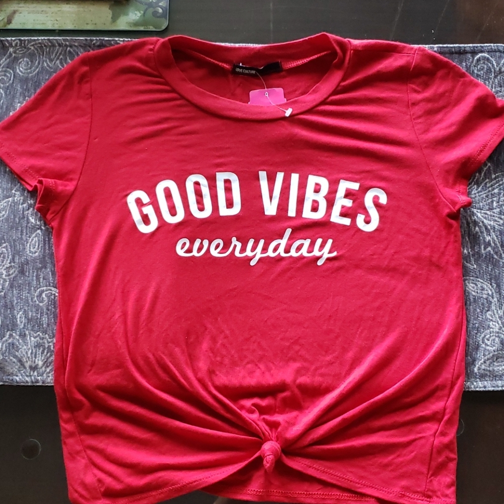 Juniors~Sz Sm~Good Vibes Tee~Red~NWT